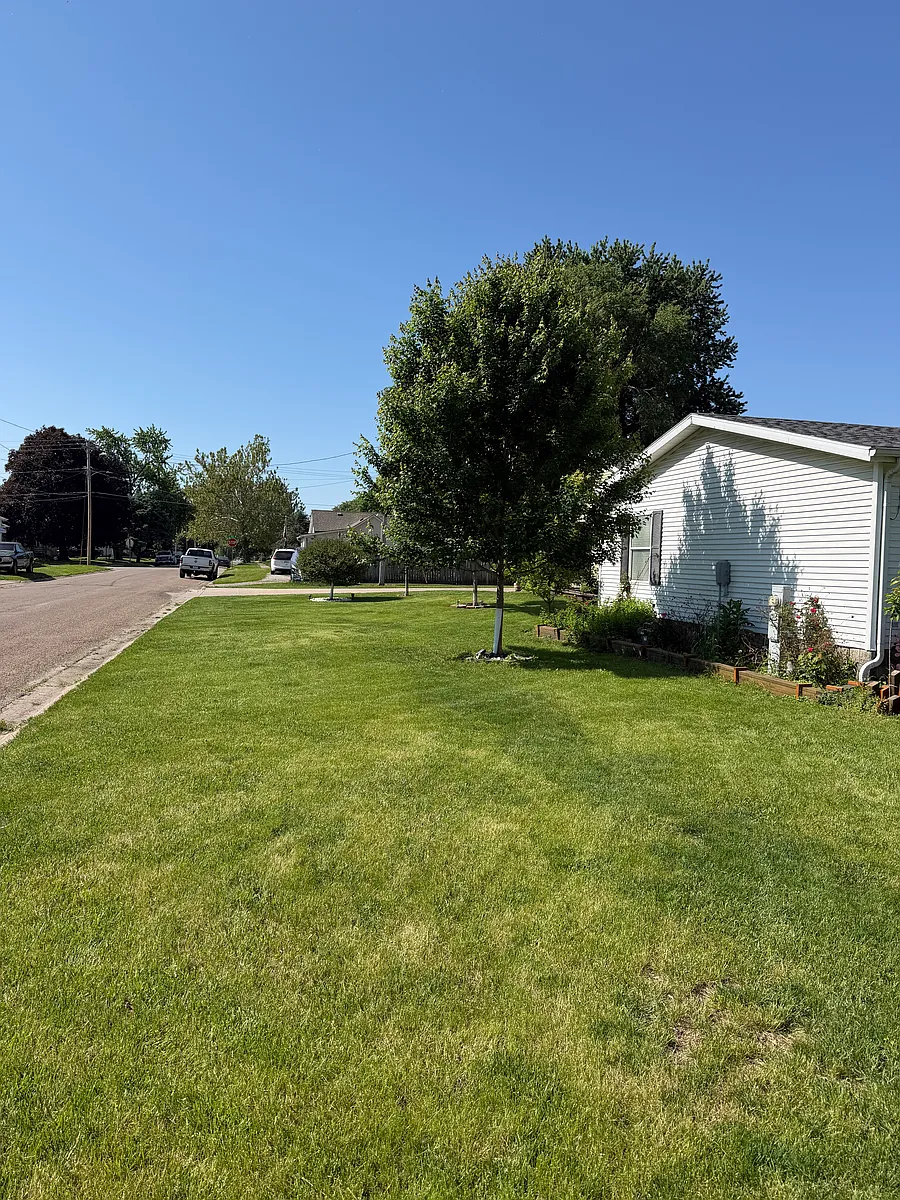 Building Photo - 902 D Ave W