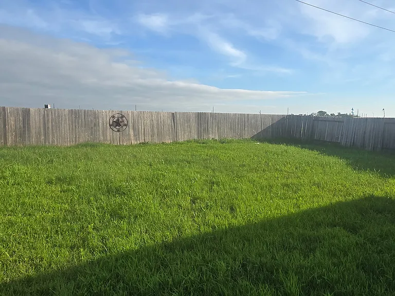 14143 Medina Dr — Photo 15