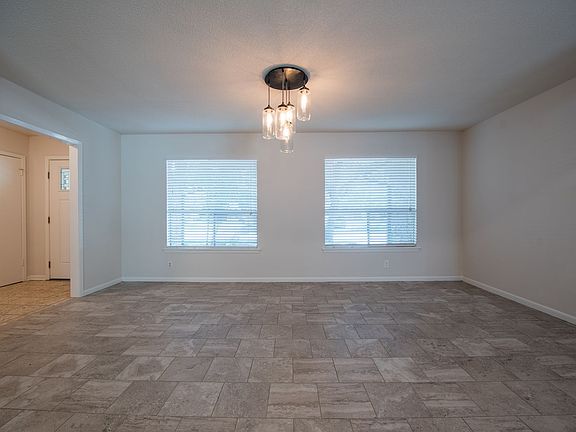 5th image of 2902 Silverleaf Dr
