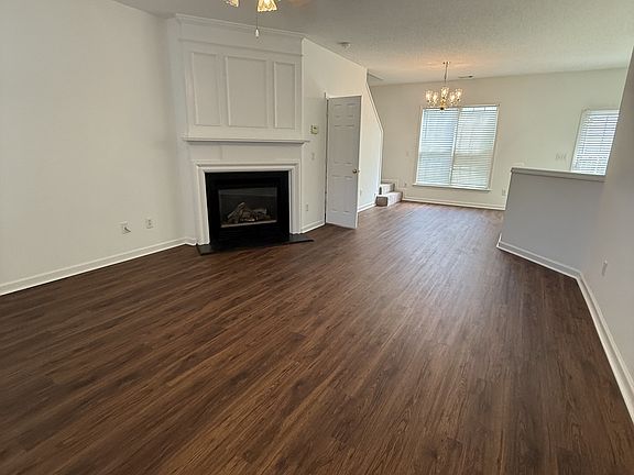 3rd image of 1693 Woodsford Rd NW