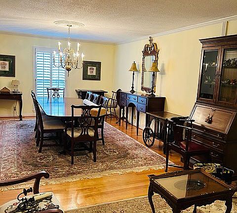 Formal dining/living room