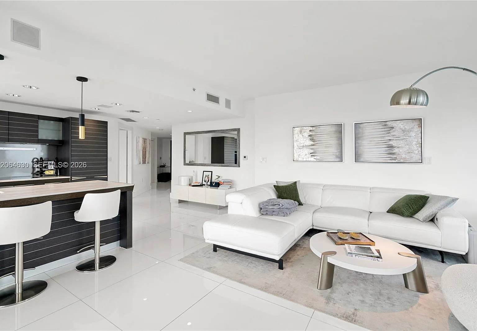 Epic West Condo — Photo 4