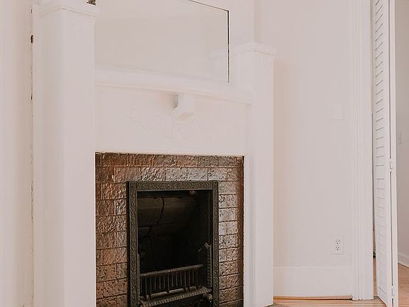 5th image of 2121 Colfax Ave S APT 1