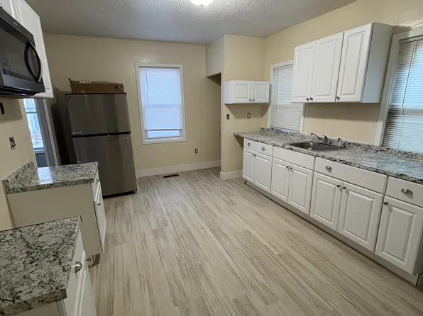 152 E Farm St #1, Waterbury, CT 06704