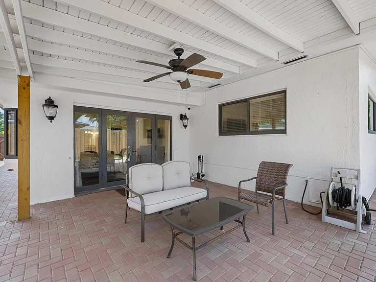 3211 Seaward Dr — Photo 10