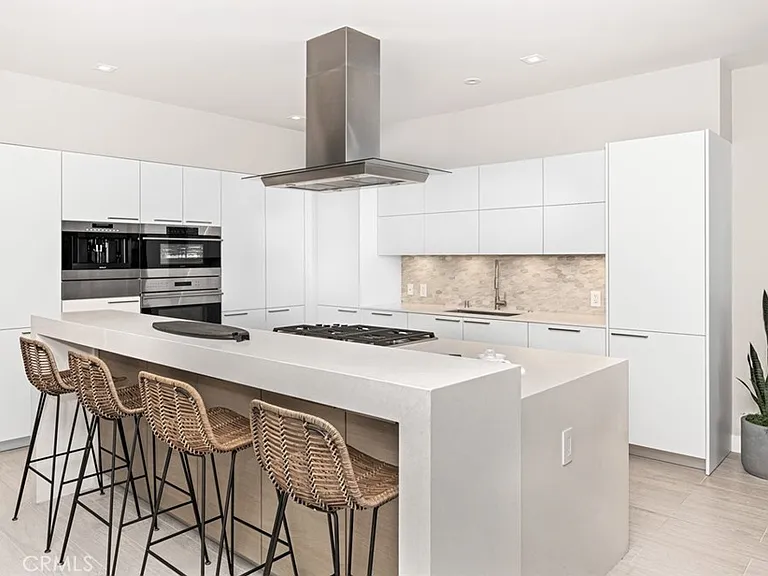 2280 Newport Blvd #203 — Photo 2