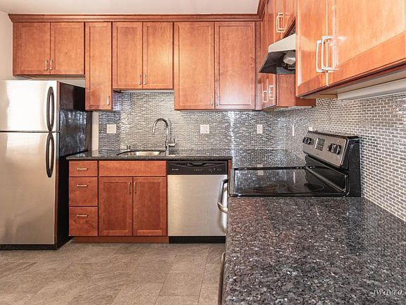 3rd image of 1133 Dolores St APT 8