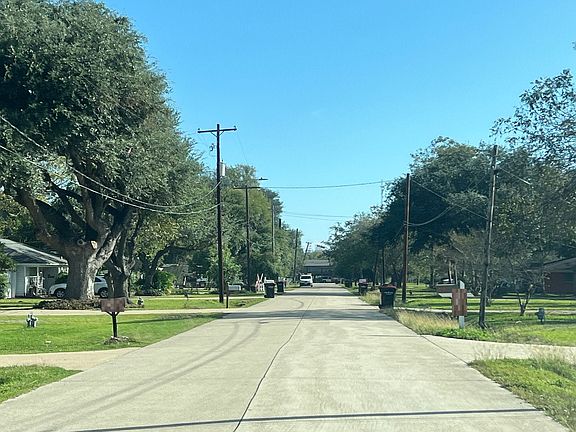 5th image of 2627 Bayou Ave