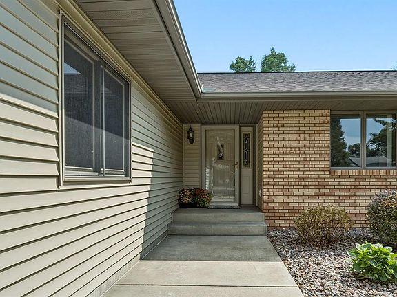 2nd image of 1407 Woodridge Drive