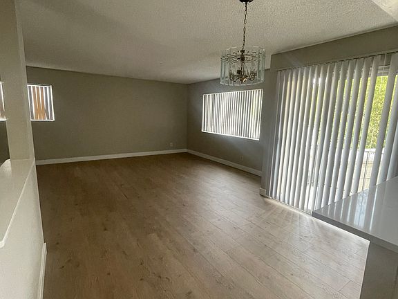3rd image of 838 Eucalyptus Ave #3