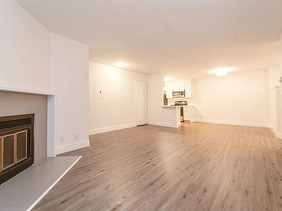 5th image of 561 Boden Way #18109758