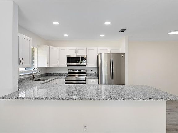 4th image of 4401 Prairie Ct #A
