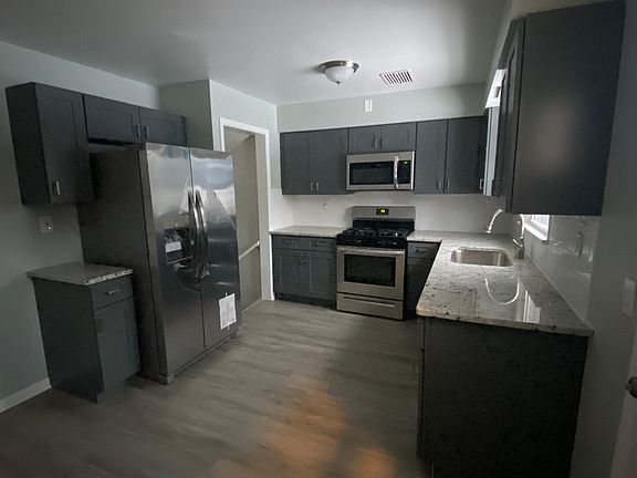 2nd image of 916 Clinton Ave