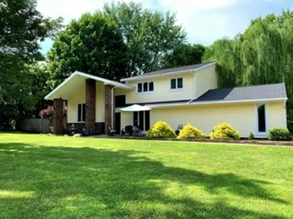 555 Briarwood Ct, Troy, OH 45373