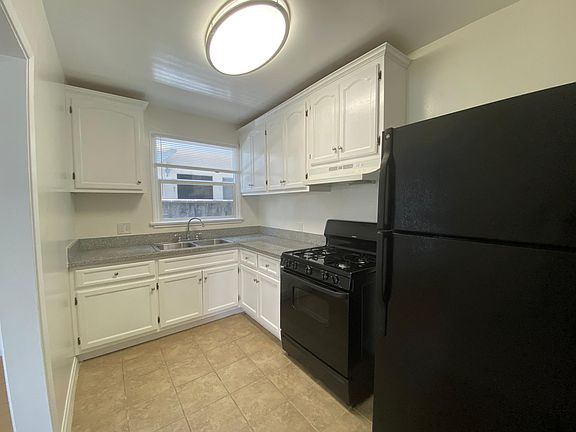 3rd image of 410 California Ave