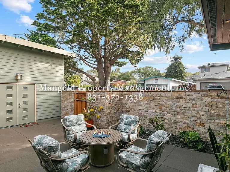 926 Ruth Ct — Photo 2