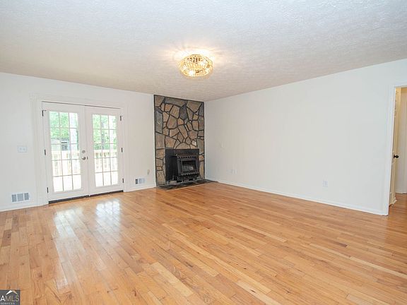 5th image of 598 Beavers Rd