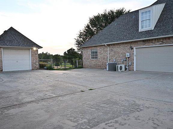 5th image of 2077 Clearwater Dr