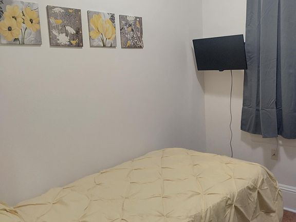 5th image of 640 Clay St #1