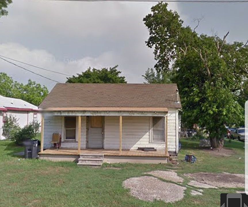 1st image of 716 E Collin St