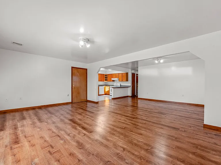 937 Grove St #2 — Photo 4