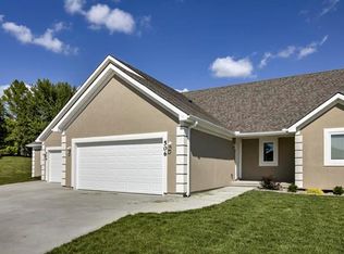 506 Marina Ct, Smithville, MO 64089