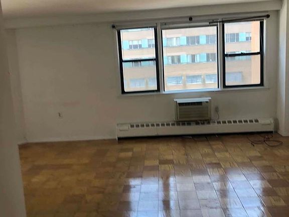 4th image of 435 W 57th St APT 14B