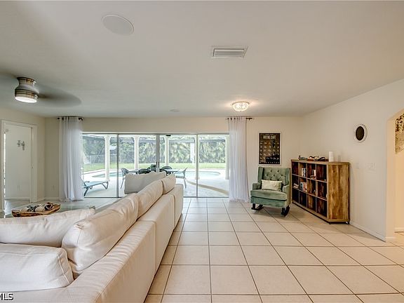 4th image of 4424 SE 11th Pl