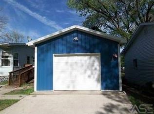 121 S Water Ave, Hills, MN 56138