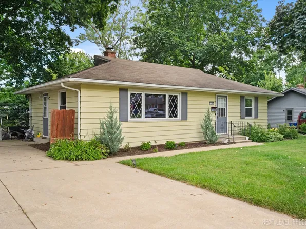 225 Delcy Dr, Dekalb, IL 60115