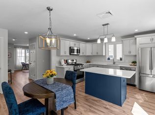 8 Lisi Ln, Providence, RI 02904