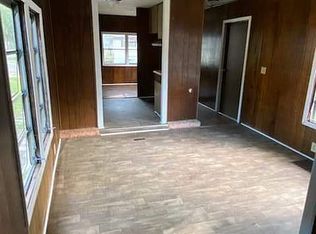 302 Pebble St, Fayetteville, NC 28311