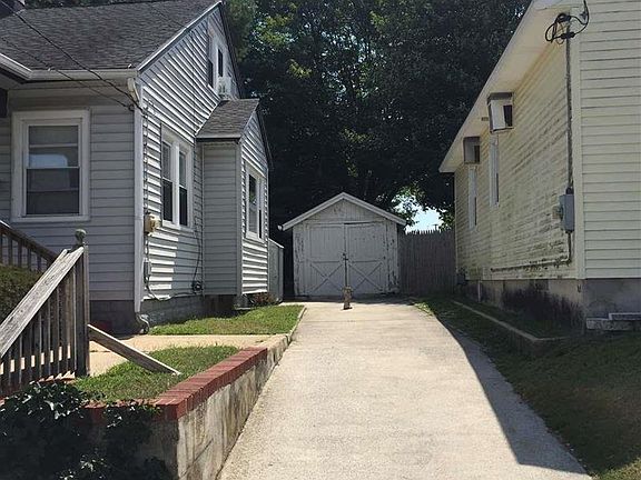 3rd image of 914 Linden Ave