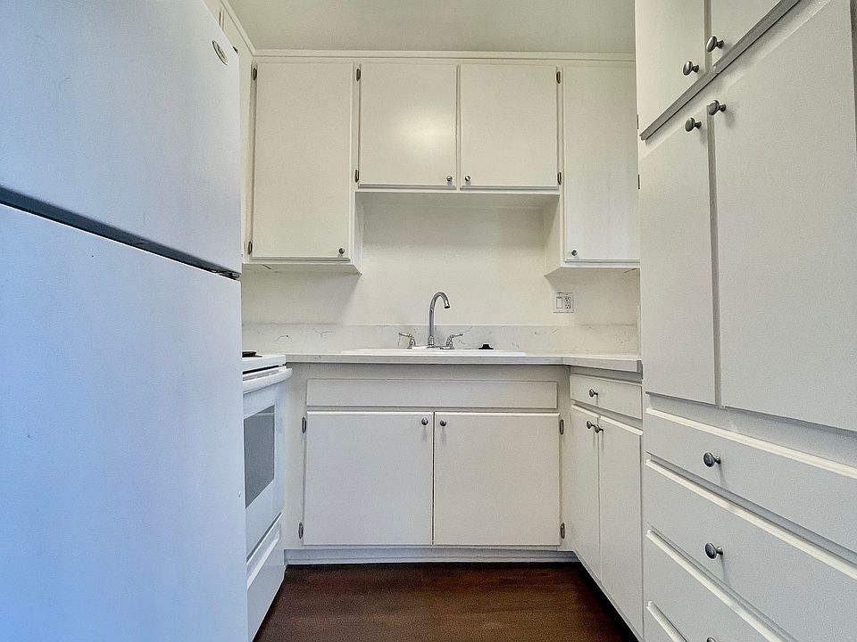1st image of 535 S Alexandria Ave #105