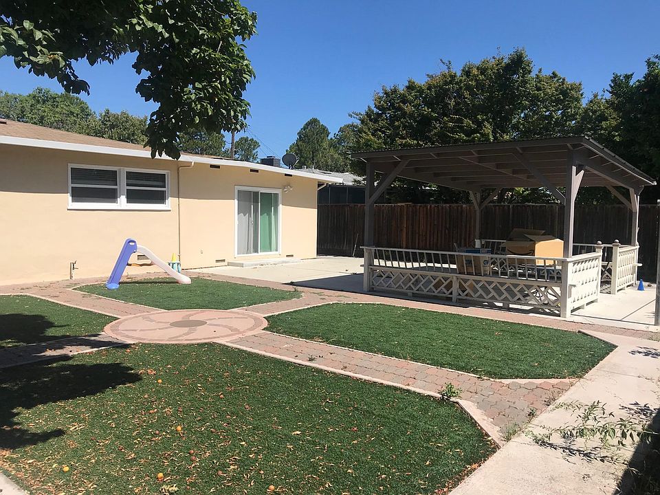 2nd image of 702 Morse Ave