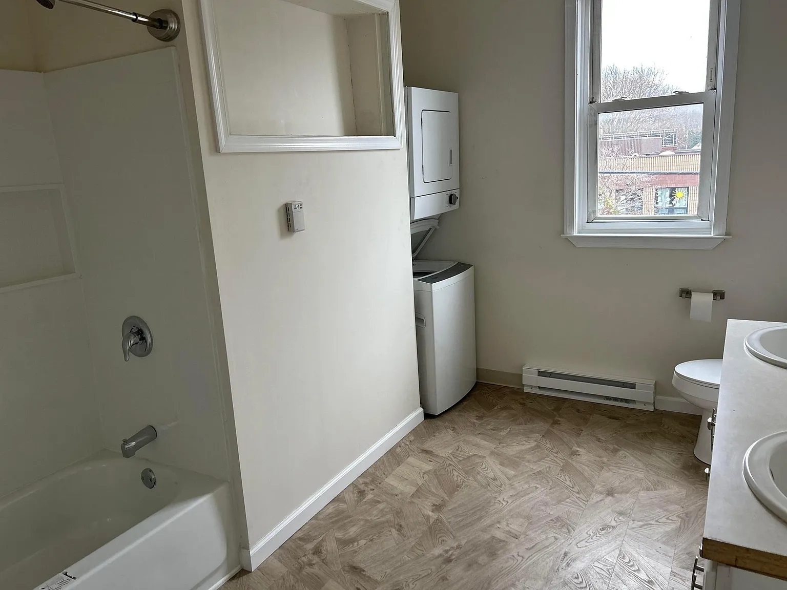 3 bed, 1300 sqft, $1,550 — Photo 3