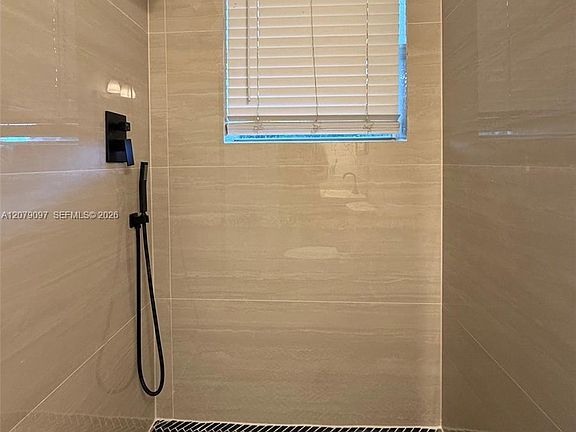 5th image of 12906 NE 6th Ave #2