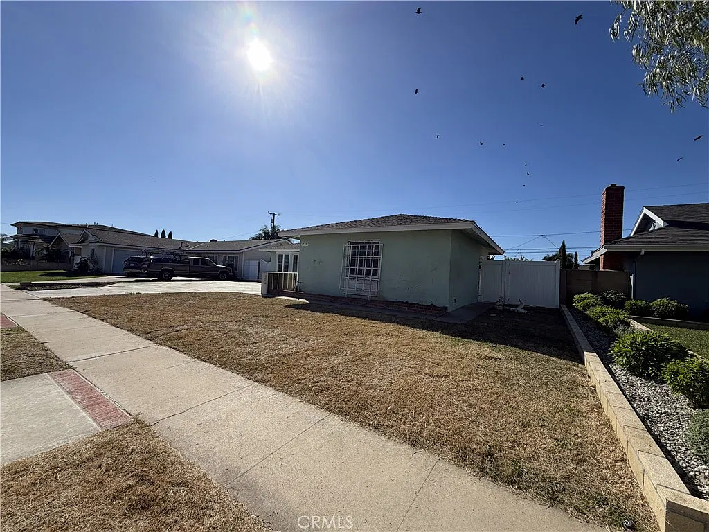 3 bed, 1229 sqft, $4,000 — Photo 2