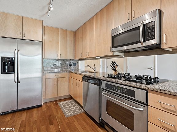 5th image of 9725 Woods Dr Unit 405