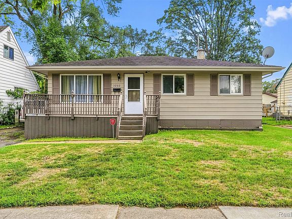 3rd image of 3202 McClure Ave