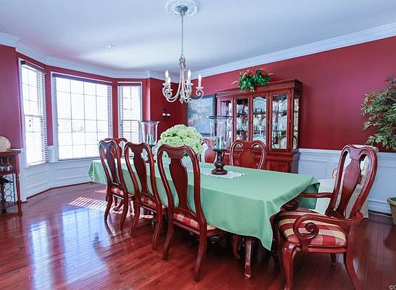 3rd image of 3732 Heverley Dr