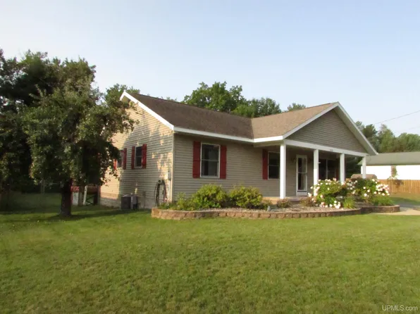 2233 Huron St, Marquette, MI 49855