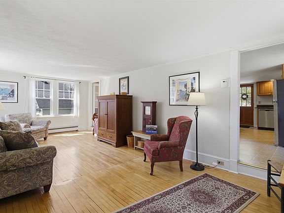 5th image of 302 Prospect Street