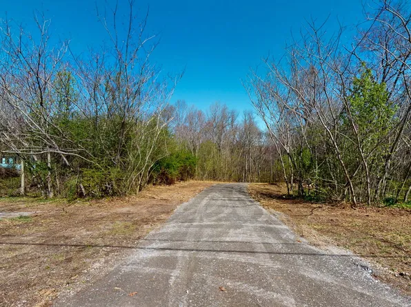 1461 Southside Rd, Southside, TN 37171