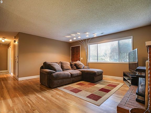 4th image of 10114 NE 60th St