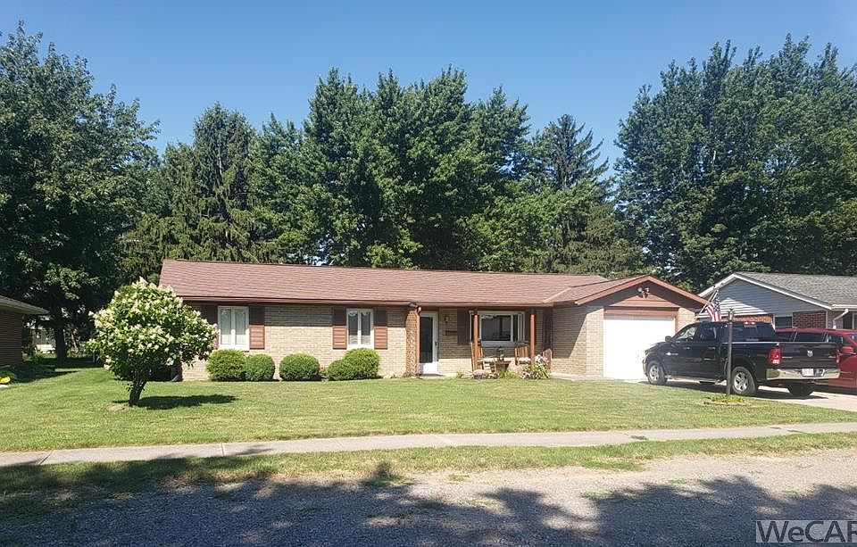 1st image of 827 Carolyn Dr