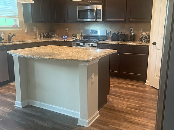3rd image of 513 Noblewood Dr