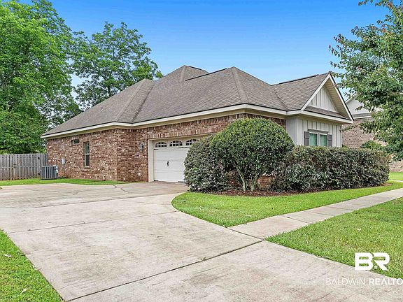 3rd image of 8803 Bainbridge Dr