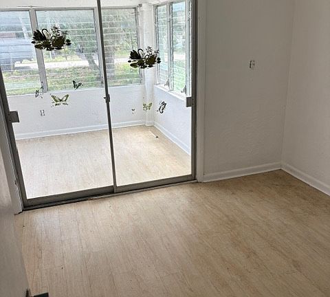 5th image of 4221 Scott Ave Unit 2
