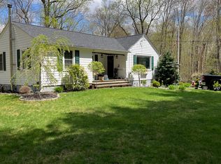 284 Regan Rd, Middlebury, CT 06762